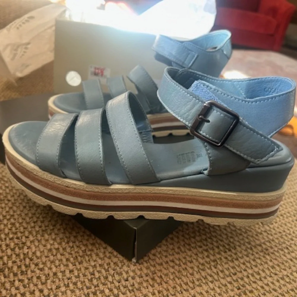 Spring step Sandals - Picture 1 of 11
